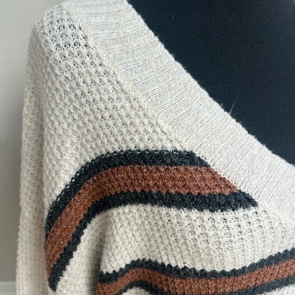 AMERICAN EAGLE - V NECK BOXY SWEATER - SIZE XS - Picture 3 of 4